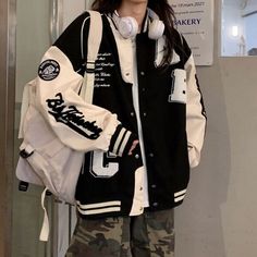 Baggy Korean Fashion, Mode Hip Hop, Vintage Varsity Jacket, College Uniform, Varsity Jacket Women, Baseball Jackets, Fashion College, Chic Coat, Varsity Jackets