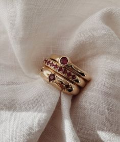 womens Rose Gold And Yellow Gold Together, Custom Ring Designs Ideas, Rings For Short Fingers, Pretty Jewellery Rings, Gold Rings With Stones, Eclectic Rings, Ring Stacking Ideas, Gold Rings Engagement, Stackable Gold Rings