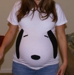 Snoopy Costume, Snoopy Baby Shower, Harvest Ideas, Halloween Snoopy, Pregnancy Costumes, Pregnant Halloween Costumes, Baby Snoopy, Snoopy Shirt, A Pregnant Woman