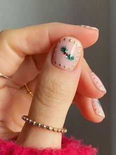 simple Christmas mistletoe nails Cute Short Christmas Nails, Short Christmas Nails, Christmas Nail Polish, Christmas Nail Colors, Christmas Nail Ideas, Opi Gel Nails, Festive Nail Designs