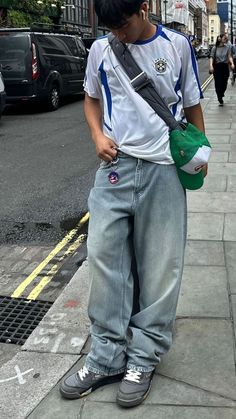 Baggie Jeans Outfit, Baggy Jeans Outfits, Football Jersey Outfit, Baggy Jeans Outfit, Streetwear Inspo, Streetwear Fits, Fall Outfits Men, Street Fashion Men Streetwear, Jeans Outfits