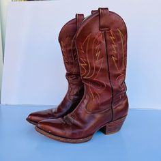 Vintage Heamanos Womens Cowboy Boots Size 10 - Western Cowgirl Made in Mexico Tagged as Womens size 10 - Would Likely Fit a mens 8 Brown/Rust In colour.  Measurements from Heel of Boot to Tip of Toe - 10.5" This item is vintage/used. Please Note all Signs of wear. Please view pictures as part of the description, all vintage items are final sale. Check out my other cool vintage finds at : https://www.etsy.com/ca/shop/ thatssothrifted Womens Cowboy Boots, Cowboy Vintage, Western Cowgirls, Cowboy Boots Women, Western Cowgirl, View Pictures, Cowboy Western, Cow Boy, Western Cowboy Boots