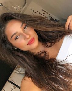 148 Likes, 2 Comments - 💙 (@prettyfaces117) on Instagram: “@juliaaknezevic  . . #prettyface #beautifulhair #selfies #beautifullips #beauty #princess #cuteface…” Glowy Skin Makeup, Pretty Brunette, Pretty Smile, Hair Replacement, Beautiful Lips, Indian Hairstyles, Aesthetic Girl, Textured Hair