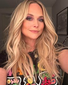 Miranda Lambert Shirt, Miranda Lambert Hair, Miranda Lambert News, Miranda Lambert Photos, Band Outfits, Doctor Picture, The Rock Dwayne Johnson, Female Musicians, New Photo Download