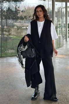 Black Vest Outfit, Tomboy Femme, Office Fits, Looks Party, 2024 Outfits, Looks Street Style, Instagram Outfits