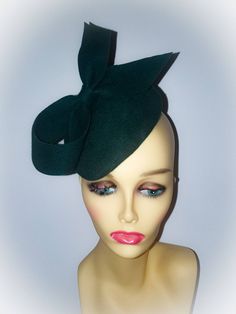 Forest green / dark green Felt teardrop fascinator / percher hat with contemporary bow  Blocked wired and finished by hand  2-3 weeks from order to delivery. Green Fascinator, Red Fascinator, Rose Gold Beads, Fancy Hats, Green Wool, Green Dark, Blue Wool, Etsy Australia, Fascinator