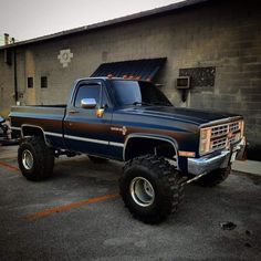 a large truck parked in front of a building