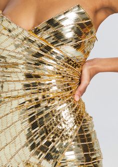 Gorgeous Birthday Dress, Gold Disco Dress, Metallic Runway Fashion, Gold New Years Dress, Sparkly Club Outfits, Gold Cocktail Dress Classy, Runway Dresses Couture, Bling Dress Party, Homecoming Dresses Aesthetic