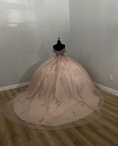 Quince Essentials, Rose Gold Quince Dress, Pink Quince Theme, Gold Quince Dress, Rose Gold Quince, Quince Planning