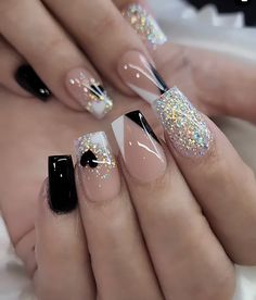 Black Nails Birthday Set, Raider Nails Designs, Black And Neutral Nails, Nails For Wedding Guest Classy, Black Gel Nails Ideas, Nails For Vegas Trip, Franche Nails, Classy Birthday Nails, Mexican Themed Nails Acrylic