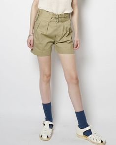 ヴィンテージアンティークピース






サイズ（S）










A


24"















B


13"














C


29,5"





 





































 
サイズリファレンス：
モデルは5'7 "/ 172cm Fitted Mid-rise Solid Color Shorts, Solid Bottoms With Belt For Spring, Belted High Rise Bottoms For Summer, Belted Summer Pants, Trendy Fitted Bottoms With Belt Detail, Khaki Short Leg Pants For Spring, Spring High Waist Shorts With Belt Detail, High-waist Khaki Bottoms For Spring, Trendy Belted Spring Bottoms