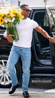 Lucien Laviscount, Over 50 Fitness, Simple Street Style, White Tracksuit, New Jack, Emily In Paris, Austin Butler, Black Men Fashion, Inspiration Style