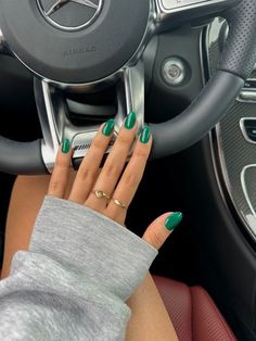 Different Nail Color Ideas, Nails Acrylic Plain Simple, September Summer Nails, August Nails Green, Almond Nail Colors Summer, Gel Nails Light Green, Hailey Bieber Green Nails, Nail Inspo End Of Summer, Simple Solid Color Nail Ideas