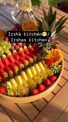 Fruits Platter, Houses Kitchen, Amazing Food Platters, Fruit Platter Designs, Decorações Com Comidas, Amazing Food Decoration, Catering Ideas Food, Party Food Platters, Fruit Arrangements