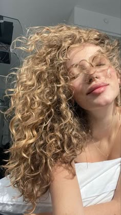 Blonde Curly Hair Natural, Curl Shampoo, Curly Hair Products, Brown Curly Hair, Shampoo And Conditioner Set, Macadamia Nut Oil