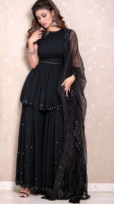 Gaun Fashion, Indian Gowns Dresses, Indian Gowns, Designer Party Wear Dresses, Designer Dresses Casual, Party Wear Indian Dresses, Fancy Dress Design, Dress Indian Style