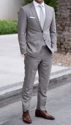 Groomsmen Tuxedos Grey, Groom Suites Wedding Grey, Groom's Suit Grey, Wedding Suits Groom Light Grey, Mens Wedding Suite Ideas, Groom Suit Ideas Grey, Medium Grey Suit Wedding, Gray Suit Wedding Guest, Wedding Tuxedo For Men Grey