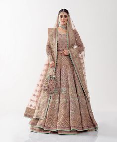 Classic Lehenga, Chic Prom Dresses, Pakistani Bridal Dress, Bridal Dupatta, Hijab Wedding Dresses, Hijab Bride