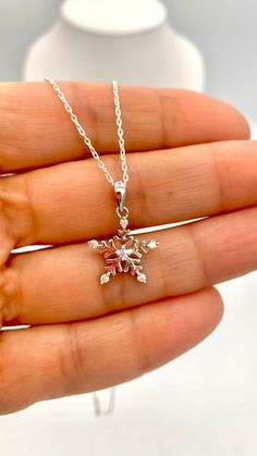 925 Silver Snowflake necklace, Christmas gift for her, Minimalist Winter necklace, Winter wedding necklace, Dainty Christmas charm necklace ❤Materials:  -15 mm diameter dainty , sparkly zirconia 925 sterling silver snowflake charm -925 sterling silver cable chain  ❤Size: 16 or 18 inches long ❤Ideal for; -winter jewelry -Christmas gift -Christmas and winter wedding -bridesmaid -winter birthday gift -yourself only ❤Shipping: All orders will be shipped as expedited parcel with tracking number Arriv Bridesmaid Winter, Winter Wedding Bridesmaids, Winter Necklace, Minimalist Winter, Snowflake Necklace, Winter Jewelry, Winter Birthday, Silver Snowflakes, Christmas Charms