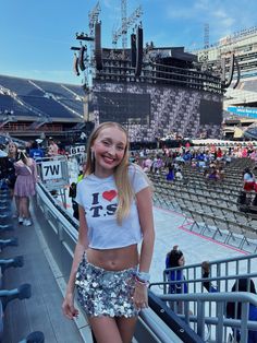 Era Tour Fits, Eras Tour Outfit Aesthetic, Taylor Swift Outfits Concert 1989, Taylor Swift Concert Fits, Taylor Tickets, Taylor Swift Concert Outfit 1989, Ears Tour Outfit Ideas, 1989 Taylor Swift Aesthetic Outfits, Eras Tour Outfits 1989