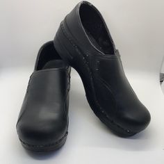 In Great Condition Some Scuffs On Top Back. Only Worn A Few Times. So Much Life Left!! Best Shoes For Working In A Kitchen, Non Slip. Priced To Sell!! Ask Any Questions Before Purchasing Please. Best Shoes, Dansko Shoes, Shoes Color, Work Shoes, Mule Clogs, Mules Shoes, A Kitchen, Nice Shoes, To Sell