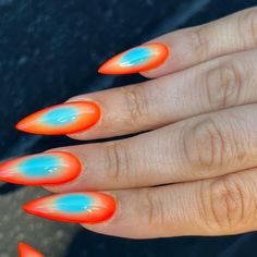 analise 🌵 on Instagram: "An airbrush summer ☀️" Airbrush Nail Designs Short, Air Brush Nail Design, Airbrush Nail Designs, Nail Captions, Airbrush Nail, Airbrush Nail Art, August Nails, Airbrush Nails