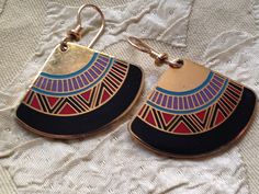 "Laurel Burch BLACK MALI FANS Brass Cloisonne Earrings French Earwires Vintage Jewelry 1980s  Laurel Burch Cloisonne Earrings done in minimalist colors; cool vintage finds from the 1980s. Two beautiful black and gold matte finish brass Cloisonne fans. Each measure approx. 1.25\" X 1\" with 14k Gold Filled French Ear Wires with gold beads & coils. Named and signed on the back: MALI/ Laurel Burch. A Genuine LAUREL BURCH COLLECTIBLE from the mid-1980s. This pair is in nice condition, with no chips or repairs. There are some very light scratches and minimal wear around the edges. These black beauties were favorites of mine. Laurel Burch went on to launch her business, now called Laurel Burch Artworks, on February 24, 1960. She began making paintings commissioned by restaurants, businesses, and Black Retro Handmade Jewelry, Retro Black Handmade Jewelry, Black Retro Earrings, Cloisonne Earrings, Vintage Jewelry Box, Laurel Burch, Earrings Black, Cool Vintage, Matte Gold