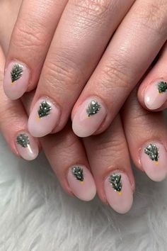 The best Christmas nails including fun Christmas nail designs, and art for short nails, acrylic, gel, natural nails and so much more! Simple Christmas Nails Oval Short, Holiday Short Nails, Gel Natural Nails, Best Christmas Nails, Short Nails Acrylic, Natural Color Nails, Art For Short Nails, Festive Christmas Nails