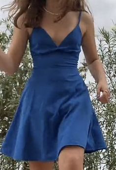 Party Dress Flowy, Navy Blue Semi Formal Dresses, Blue Dress Simple Casual, Beach Wedding Guest Dress Short, Blue Dress Casual Short, Short Blue Summer Dress, Dark Blue Summer Outfit, Dark Blue Party Dresses, Blue Grad Dresses Short