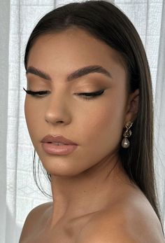 Make Up Inspiration Natural, Graduation Makeup Ideas Natural, Glowy Bronze Makeup, Natural Bronze Makeup, Bronze Makeup Look, Bold Eyeshadow, Prom Look