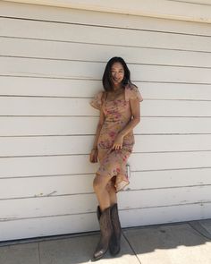 Dresses In Fall, Dress And Cowboy Boots Outfit, Dress And Cowboy Boots, Dresses With Cowboy Boots, Pretty Floral Dress