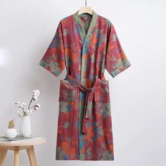 Embrace the elegance of our Lily Flower Cotton Gauze V-neck Bathrobe. Experience comfort and style in every moment of relaxation. Gowns Vintage, Kimono Gown, Flower Kimono, Patterned Bath Towels, Dressing Gowns, Pajamas Comfy, Women's Pajamas, Fitted Blouses, Bridesmaid Robes