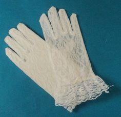 Girls white lace gloves 8 - 12 years Wedding Gloves Vintage, Lace Gloves Wedding, Ivory Gloves, White Lace Gloves, Bride Gloves, Gloves White, Vintage Bedspread, Battenburg Lace, Girls Gloves