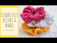 (113) CÓMO HACER SCRUNCHIES A MANO // Paso a paso - YouTube Hairband Crochet, Diy Hairband, Scrunchie Tutorial, Scrunchies Aesthetic, Crochet Bow, Learn How To Crochet, Diy Headband, Modern Crochet, Free Crochet Patterns