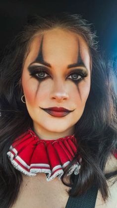 Female Clown Makeup Halloween, Scary Clown Halloween Costumes For Women, Ringmaster Hairstyle, Diy Clown Makeup Women, Clown Costume Women Makeup, Female Clown Costume Diy, Womens Clown Halloween Costumes, Clown Jester Makeup