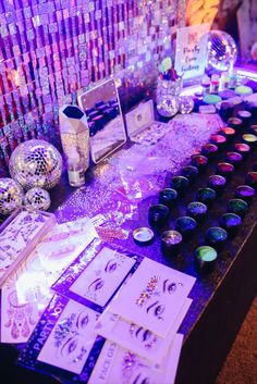 Nuestro glitter bar en España! tenemos todo para realizar de un evento, un verdadero festival Glitter Disco Aesthetic, Disco Party Set Up, Girls And Glitter Party, Wedding Glitter Station, At Home Club Party, 40th Disco Party, Gemstone Themed Party, Pink Glitter Party Decorations, Glitter Station Party