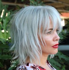 Gray Shaggy Bob Shags For Straight Hair, Silver Hair With Dark Underneath, Shag Haircut Side View, Gray Bob, Chic Short Haircuts, Choppy Haircuts