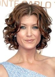 short curly hair... Cute Short Curly Hairstyles, Short Curly Hairstyles For Women, Short Curly Haircuts, Haircuts For Curly Hair, Round Face Haircuts, Round Faces, Hairstyles For Round Faces, Curly Hair Cuts