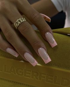 Classy Acrylic Nails Kylie Jenner, Médium Nails, Pink Tip Nails, Pink French Nails, Kylie Jenner Nails, Casual Nails, Nails Polish