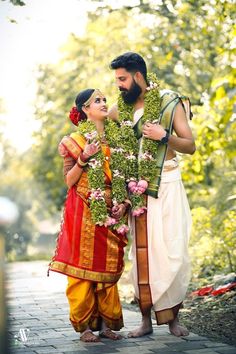 Iyer Wedding, Madisar Saree, Wedding Kerala, Hindu Wedding Photos, Nauvari Saree, Tamil Wedding, Wedding Sari, Indian Bridal Outfits, Indian Textiles