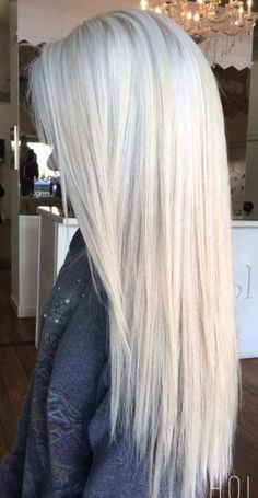 Clairol Professional Shimmer Lights Shampoo. Silver shampoo to help brassy hair and keep it ashy and brighten up. Icy hair shades long and short. Highlights lowlights with pretty radiance. Silver with roots Beyonce Blonde Hair, Light Brunette Hair, Beyonce Blonde, Brassy Hair, Light Hair