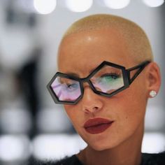 Amber Rose...fly Retro Future Fashion, Posture Fix, Shade Roses, Rosé Hot, Heart Glasses, Ray Ban Sunglasses Outlet, Amber Rose, Glasses Fashion, Mirrored Sunglasses Men