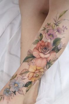 What you should know before showing off your tattoos under the sun Tattoos To Cover Scars, Painting Ideas Easy, Wildflower Tattoo, Tasteful Tattoos, Floral Tattoo Sleeve, Flower Tattoo Sleeve, Floral Tattoo Design, Elegant Tattoos