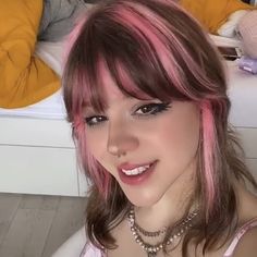 Pink Chunks In Brown Hair, Brown And Pink Striped Hair, Brown Hair With Pink Stripes, Pink Hair Streaks Short, Pink Streaks In Brown Hair Short, Pink And Brown Hair Short, Light Pink Hair Streaks, Light Pink Streaks In Brown Hair, Short Brown Hair With Pink Highlights