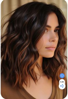 Shoulder Length Wavy Hair, Thick Wavy Hair, Medium Length Hair With Layers, Haircuts For Wavy Hair, Shoulder Length Hair Cuts, Penteado Cabelo Curto, Trending Haircuts, Mid Length Hair, Medium Hair Cuts