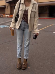 Cozy Fall Outfits Jeans, Brown Dms Outfit, How To Style Brown Dr Martens, Brown Oxford Doc Martens Outfit, Styling Brown Dr Martens, Doc Martens Granola Outfit, Brown Work Boots Outfit, Short Brown Boots Outfit Winter, Brown Doc Marten Boots Outfit