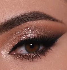 Machiaj Smokey Eyes, Pele Glow, Prom Makeup For Brown Eyes, Eye Makeup Images, Shimmer Eye Makeup, Wedding Eye Makeup, Cute Eye Makeup