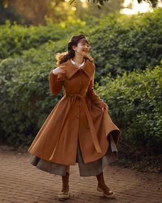 "❤❤This brown fit and flare coat that is simply elegant and will be an everlasting addition to your outerwear lineup. ★★FEATURES 50% wool, 50% fiber and nylon Fully liner with polyester Two side Seam pockets Bigger collar Long sleeve Single Button front Closure Fit and Flare  Below knee length Perfect for Winter, Autumn Dry clean Fabric swatch https://etsy.me/3yP53Zi ★★ Mode size Height approx 170 cm (5′ 7″)  Bust 84 cm (33\") bust Waist 66 cm (26\") She wears size XS. ★★ Custom order selection, Frock Coat Women Outfit, Cottagecore Winter Coat, Peacoat Outfits For Women, Women’s Winter Coat, Fantasy Winter Outfits, Victorian Coat Women, Vintage Coat Outfit, Cold Weather Dress Outfits, British Fashion Classic