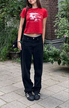 Red Shirt Outfit Aesthetic, Black Jeans Baggy, Fit Nyc, Date Night Outfit Casual, Y2k Trends, Beachy Outfit, Concert Vibes, Shirt Outfit Summer