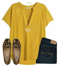 Azul y mostaza Animal Print Jeans, Leopard Loafers, Print Jeans, Yellow Shirt, Looks Chic, Work Fashion